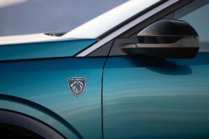 Peugeot e-3008 : le SUV électrique français qui veut faire tomber les stars du segment
