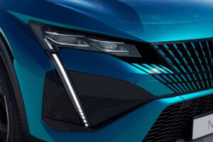 Peugeot 408 Hybrid : le style fastback et l’hybride léger à prix choc en avril 2025