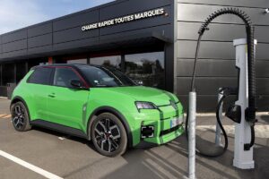 Borne de recharge ultra-rapide Mobilize Fast Charge de Renault
