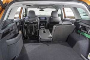 SUV non-chinois proposé à 30 000€ offrant un coffre de 521 litres et une consommation de 5,9 l/100 km, alternative pragmatique aux modèles plus tendance.