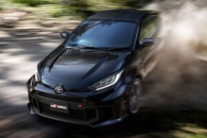 La GR Yaris n’était pas née pour faire du tourisme, et sa version Evolution 2025 le prouve avec insolence.