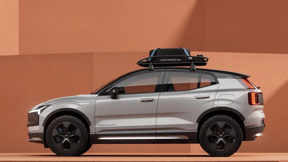  Vue latérale du Volvo EX30 2025, SUV électrique compact au design scandinave élégant