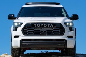 SUV Toyota de très grande taille comparable au Cadillac Escalade avec son moteur V6 légendaire, inadapté au marché français