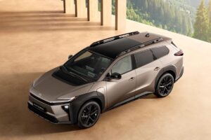 Nouveau modèle électrique Toyota 2026 avec grand volume de coffre et garantie kilométrique exceptionnelle