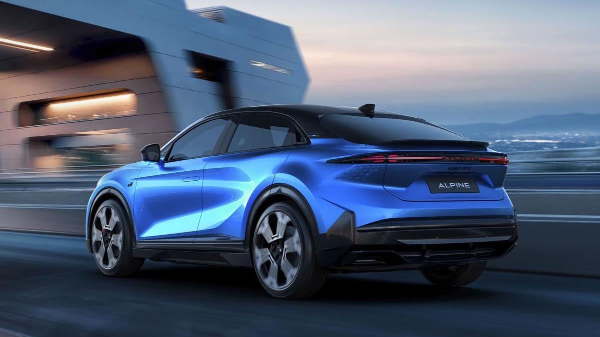Arrière Alpine A390 avec diffuseur, bandeau lumineux et becquet intégré