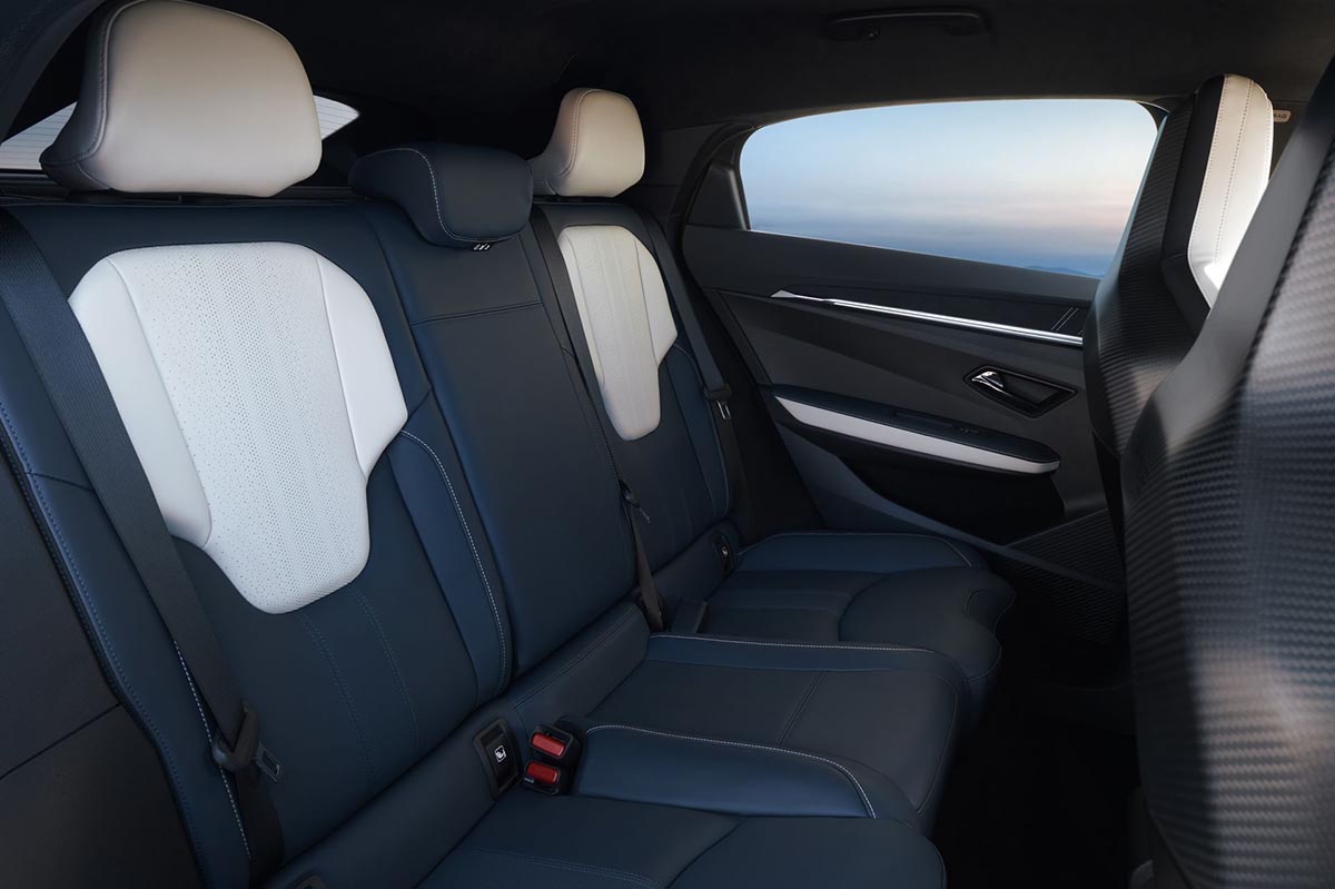 Banquette arrière Alpine A390 avec sellerie sport et espace aux jambes optimisé