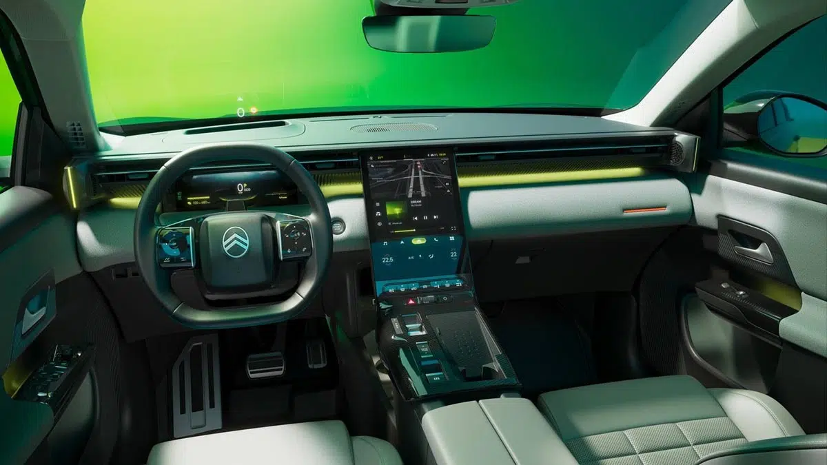 Intérieur du Citroën C5 Aircross Hybrid avec combiné numérique et écran central tactile