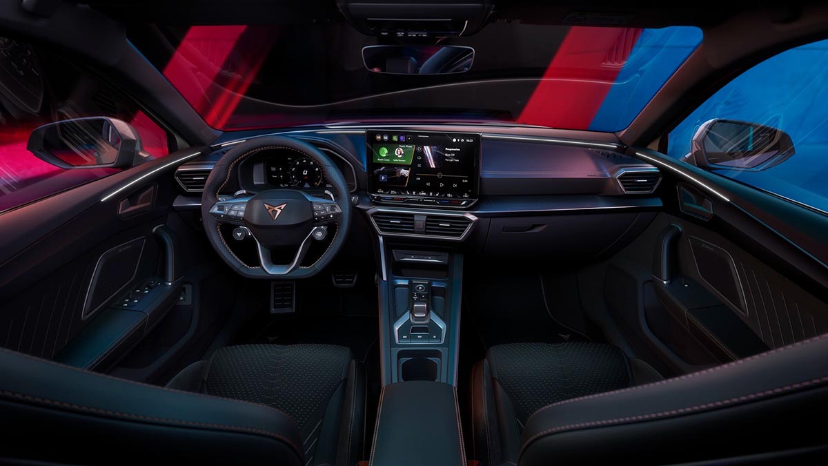 Tableau de bord numérique de la CUPRA León e-Hybrid 2025 avec écran tactile 12,9 pouces