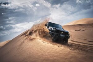 Un SUV plug-in hybride de 700 ch, au design militaire affirmé, qui vise les marchés internationaux