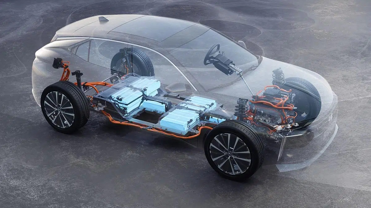 Vue en transparence du système hybride 145 ch du DS 4 HYBRIDE avec moteur essence et machine électrique intégrée