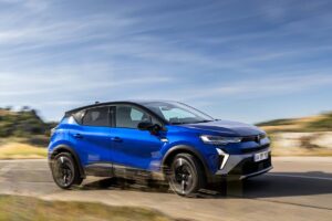 Profil latéral du Renault Captur E-Tech 160 ch 2025, SUV compact hybride élégant et dynamique