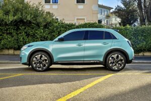 Fiat 600 Hybrid 2025 : le SUV chic qui casse les prix