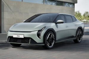 Nouveau modèle électrique Kia disponible en berline et hatchback avec design distinctif et autonomie de 630 kilomètres