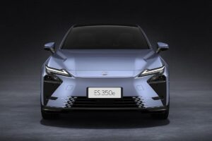 Nouvelle Lexus ES électrique affichant une silhouette élégante et une autonomie record pour rivaliser avec Tesla