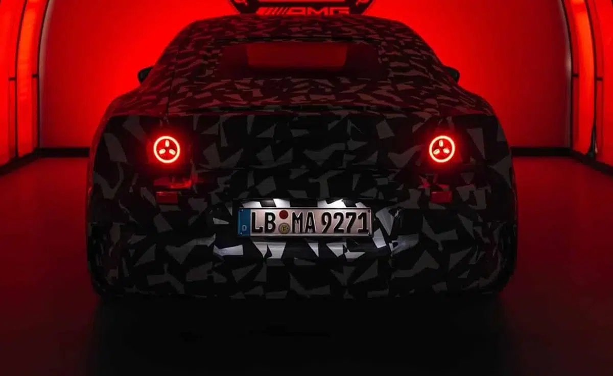 Teaser de l’arrière de la Vision AMG avec feux ronds à trois points lumineux distinctifs
