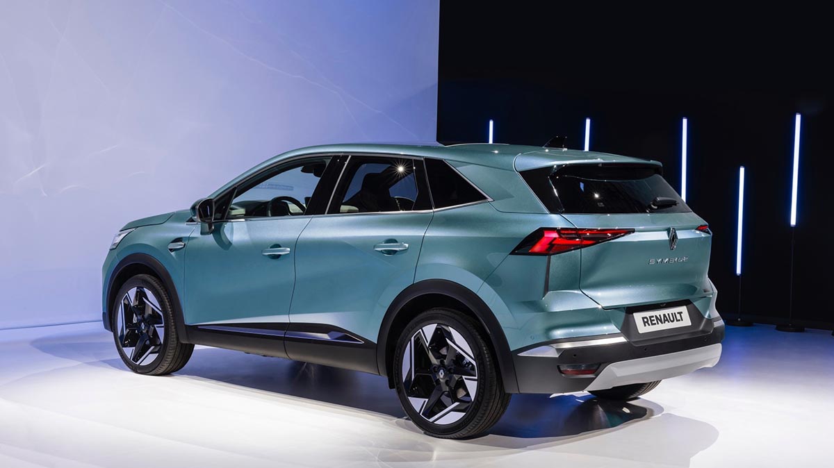Arrière du Renault Symbioz 2025 avec feux LED horizontaux et hayon fonctionnel