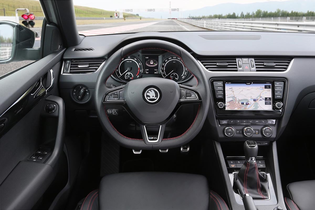 Poste de conduite Skoda Octavia Combi RS TDI avec Digital Cockpit et écran central