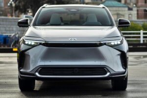 Toyota bZ4X 2025 : le SUV électrique au gabarit de RAV4, au prix d’une Renault 5 E-Tech
