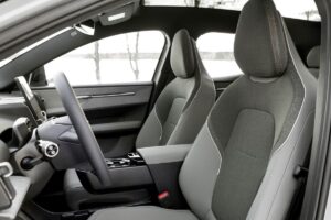 Volvo EX30 Cross Country 2025 : le SUV électrique baroudeur