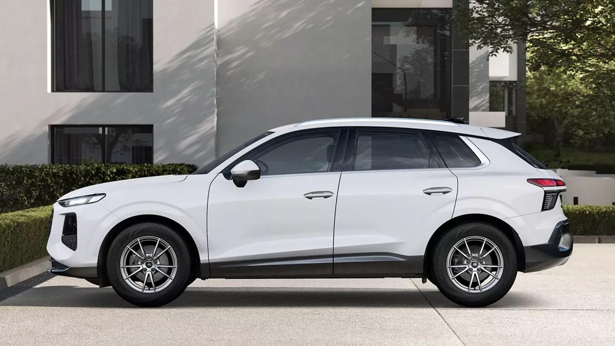 Vue latérale de l’Audi Q3 finition de base sans éléments distinctifs extérieurs