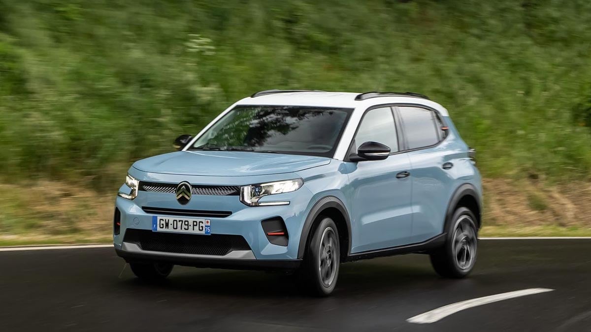 Face avant du Citroën C3 Turbo 100 ch 2025 avec calandre double chevron et feux compacts