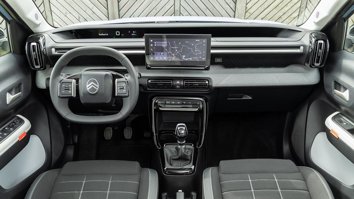 Planche de bord du Citroën C3 2025 avec écran tactile, instrumentation numérique et design épuré