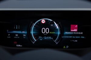 Voiture électrique française premium haut de gamme rivale Audi BMW voyage autonomie