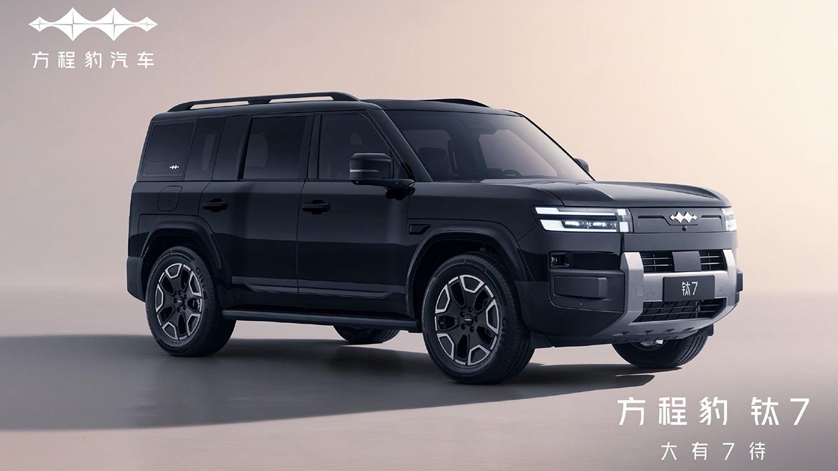 Fang Cheng Bao Tai 7 SUV hybride rechargeable vue 3/4 avant calandre massive projecteurs LED