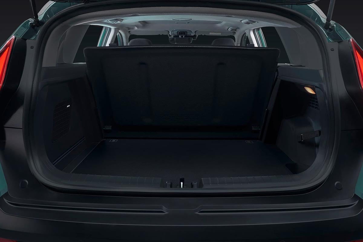 Coffre de 411 litres du Hyundai Bayon 2025 avec plancher modulable et seuil plat