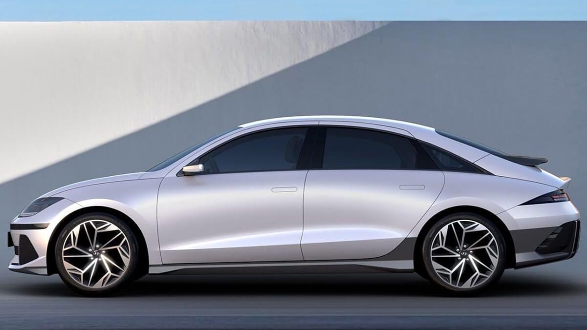 Hyundai IONIQ 6 2025 profil berline électrique au design aérodynamique et lignes fluides