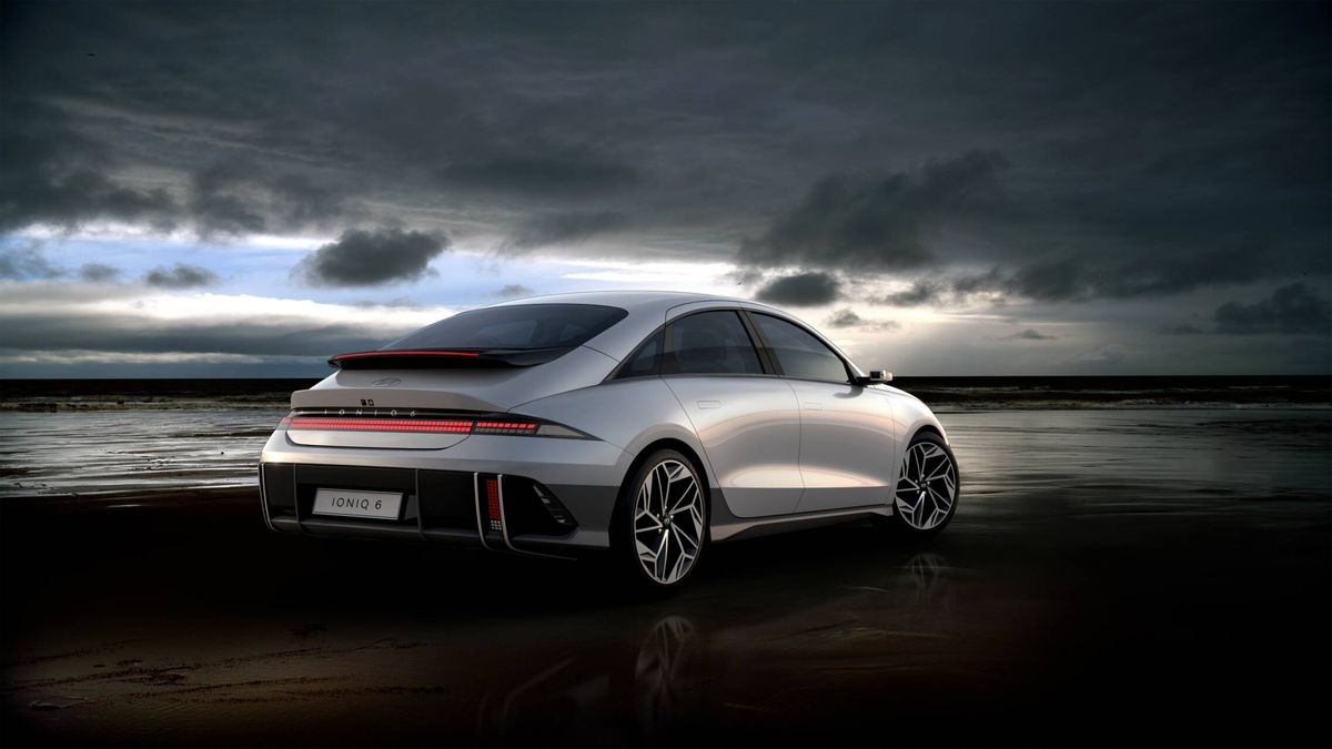  Hyundai IONIQ 6 2025 arrière avec feux LED traversants et becquet intégré