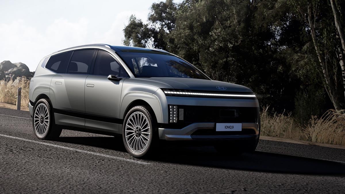 Face avant du Hyundai IONIQ 9 avec phares pixelisés LED et calandre pleine aérodynamique