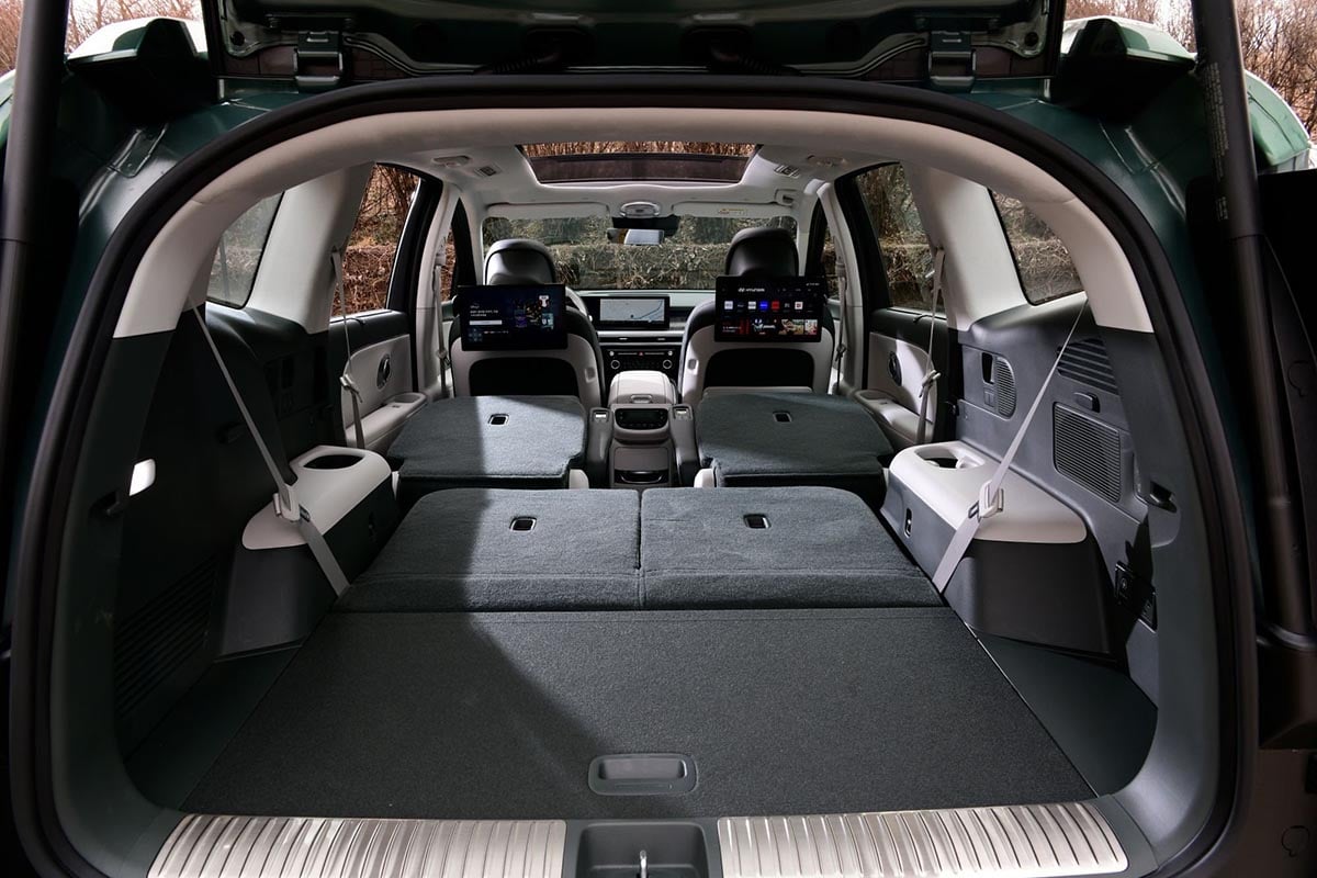 Coffre du Hyundai IONIQ 9 avec volume modulable et accès large pour usage familial