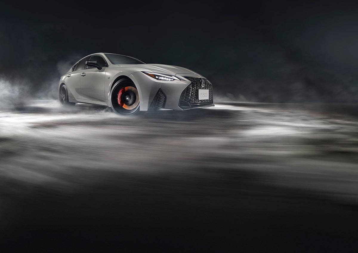 Lexus IS 500 Climax Edition berline sportive V8 atmosphérique profil jantes BBS 19 pouces