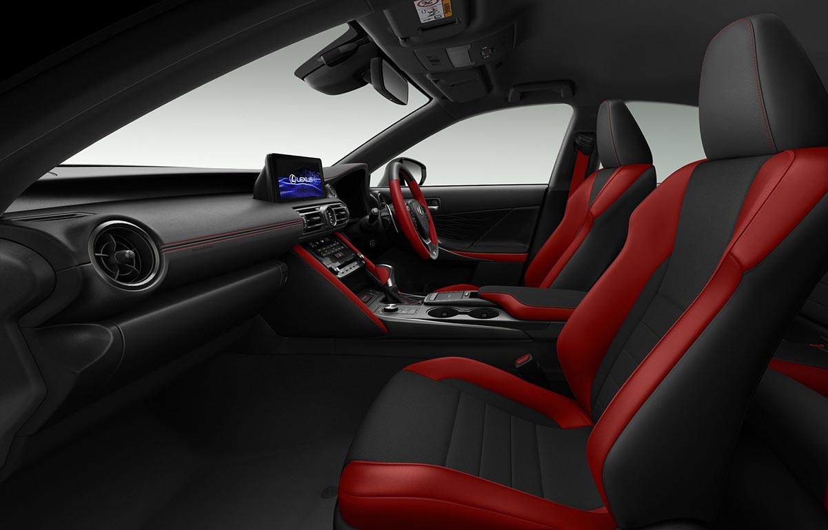 Intérieur Lexus IS 500 Climax Edition poste de conduite écrans digitalisation finitions sportives