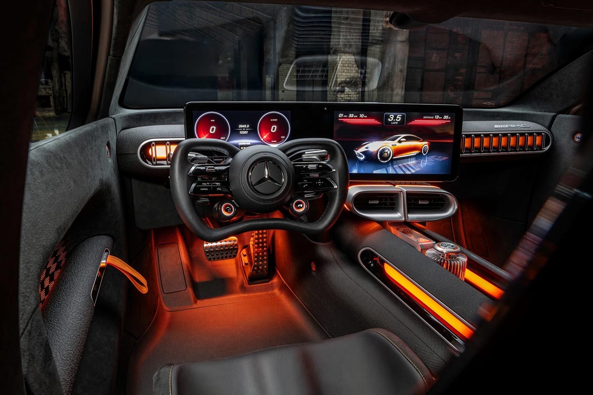  Intérieur du GT XX Concept avec affichage MBUX Fluid Light et ambiance futuriste