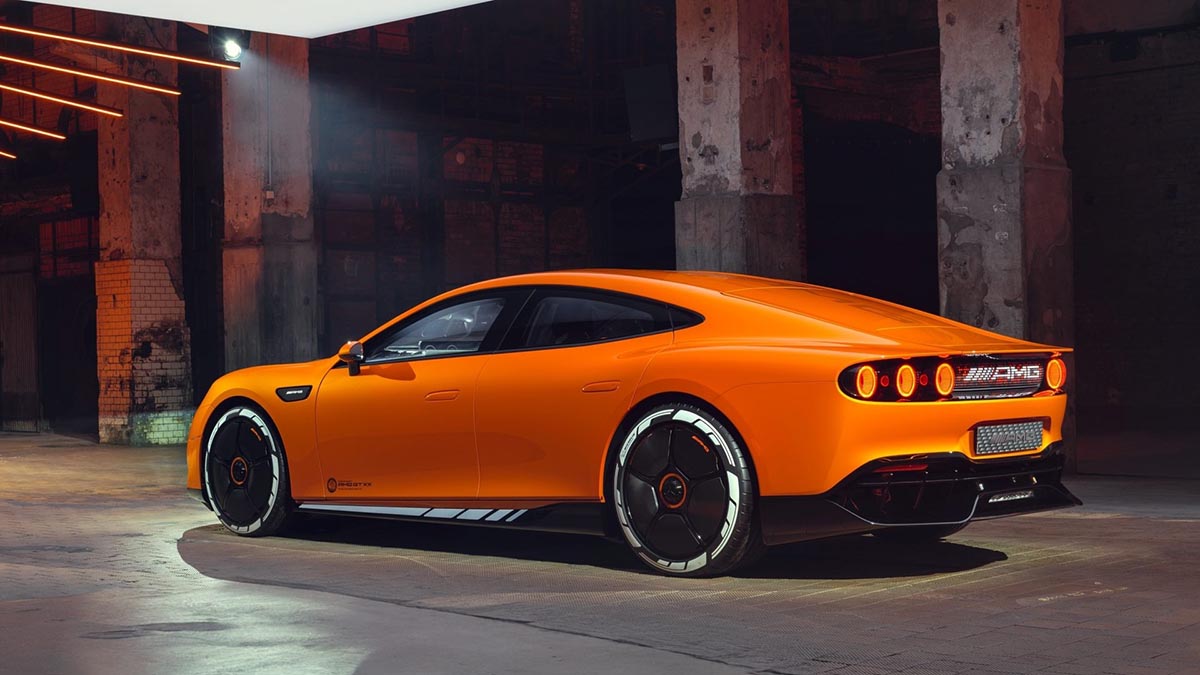 Arrière sans lunette du Mercedes-AMG GT XX avec bandeau LED et aileron actif