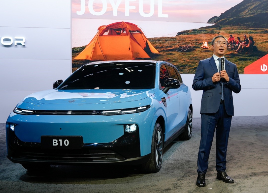 Zhu Jiangming, PDG de Leapmotor, présentant sa vision d’un SUV électrique à 6 000 € lors d’une conférence en juin 2025
