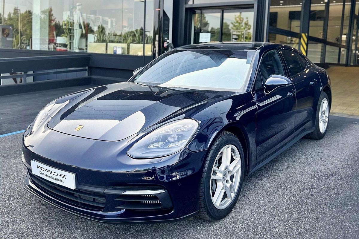 Vue avant du Porsche Panamera 4S Diesel, berline sportive avec moteur V8 4.0 biturbo