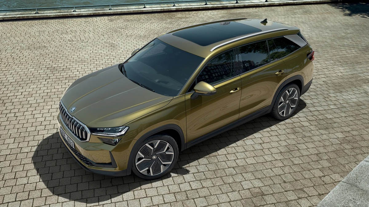 Skoda Kodiaq PHEV hybride rechargeable SUV gris vue 3/4 avant design robuste et moderne