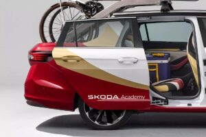 Skoda pick-up portes coulissantes hybride électrique 100 km autonomie innovation