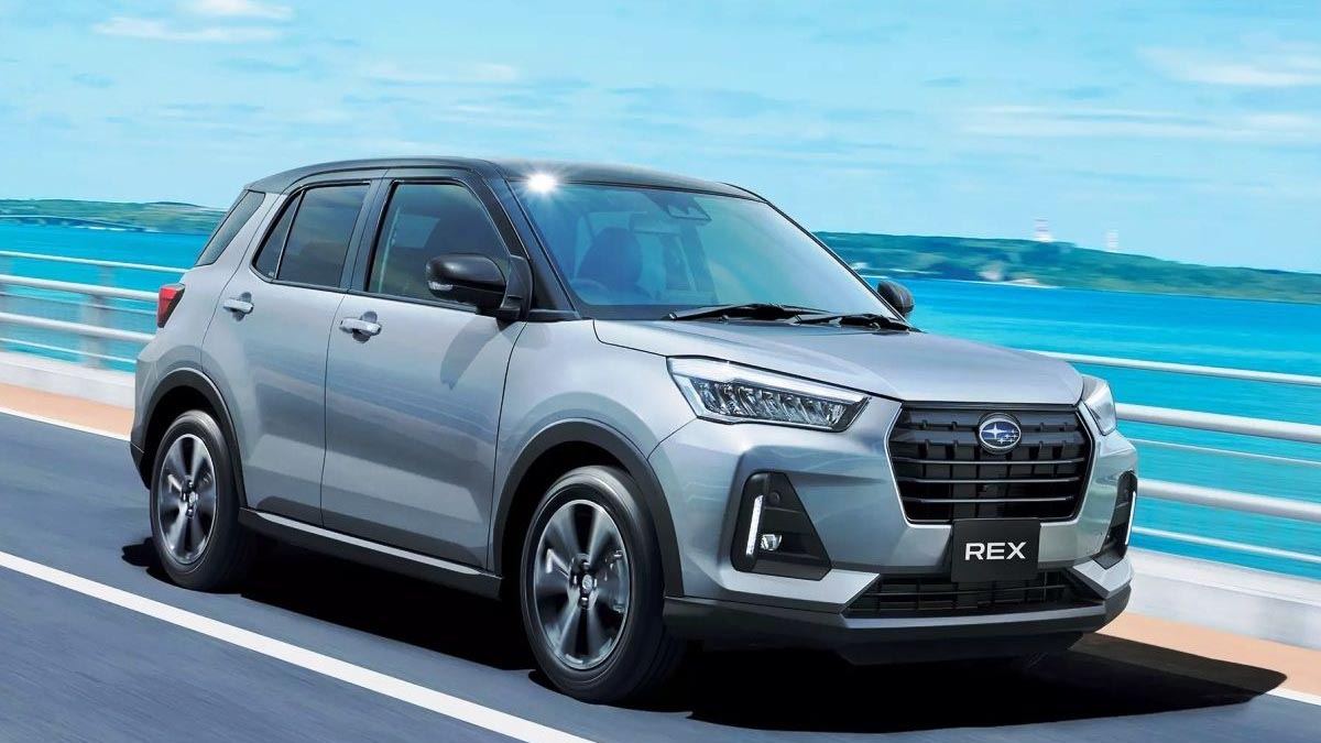 Face avant du Subaru REX hybride avec calandre sobre et phares modernes