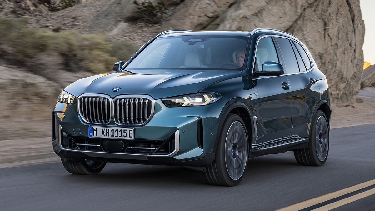 Face avant du BMW X5 xDrive50e restylé avec signature LED affinée