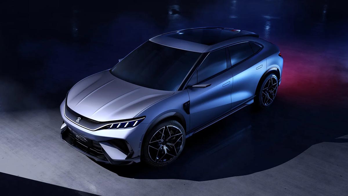 Face avant du BYD Song L EV avec calandre rétroéclairée et projecteurs LED