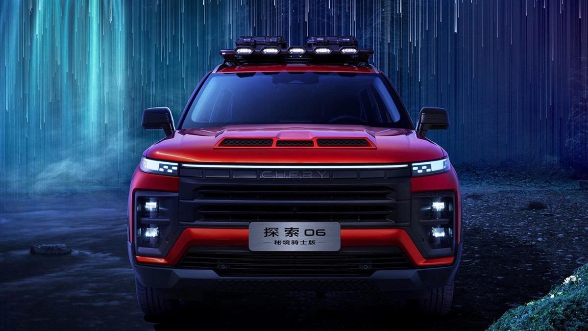 Face avant du JAECOO 7 édition spéciale 4×4 avec calandre noire et pare-chocs renforcé