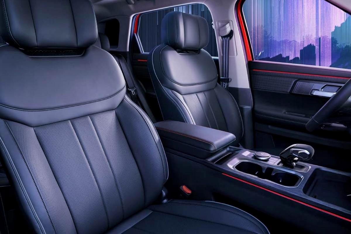 Sièges avant du JAECOO 7 édition spéciale 4×4 avec sellerie similicuir et réglages électriques