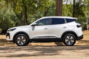 SUV sportif développant plus de 200 chevaux positionné comme alternative aux modèles hybrides Toyota et Renault