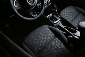 Voiture européenne pratique avec coffre 520 litres consommant 4,6L/100km offrant 1000km d'autonomie pour 16 900 euros