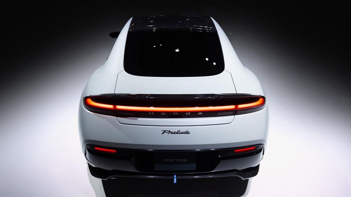 Arrière du Honda Prelude hybride 2026 avec bande lumineuse et aérodynamisme soigné