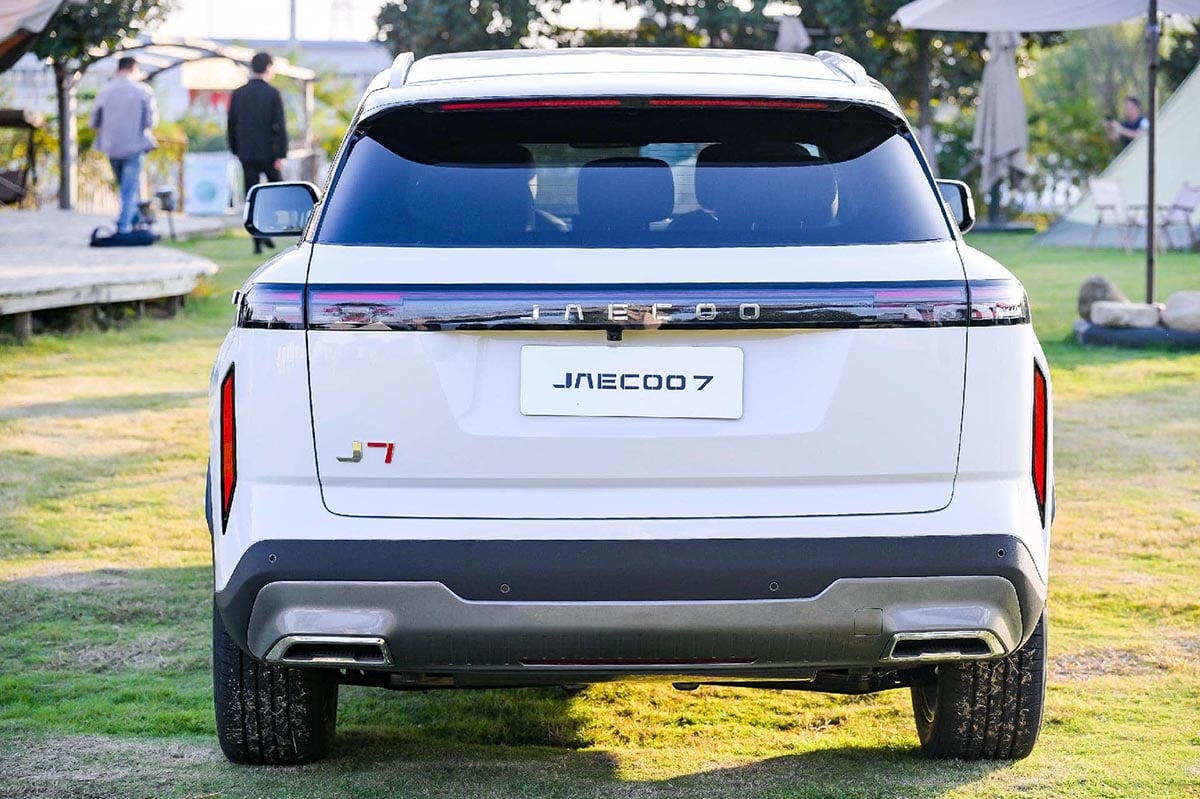 Arrière du JaeCoo 7 SHS PHEV avec feux LED horizontaux et hayon rectiligne